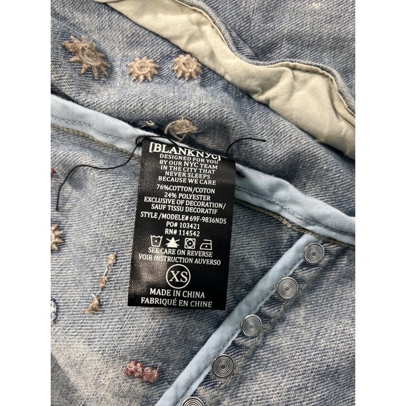 BlankNYC Women's Light Blue Embroidered Zip Up Buckle Strap Denim Jacket - NWT - Picture 11 of 15